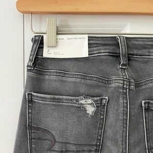 NWT American Eagle Ripped High Rise Jeans Size 2